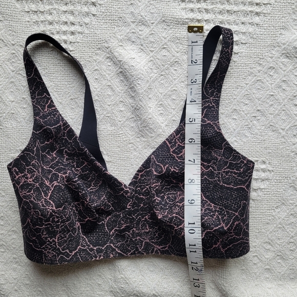 Lululemon Like Nothing Cupped Light Support Back Clasped Bra- Rose Black - Picture 6 of 7